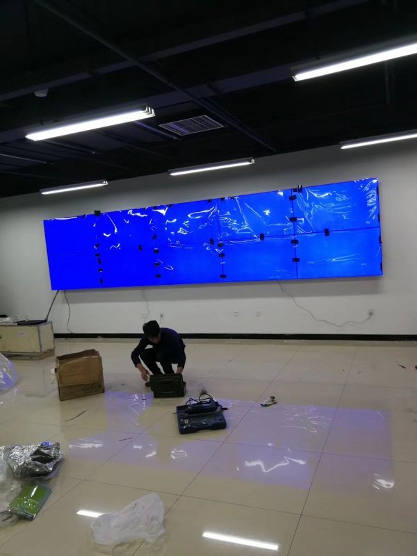 2X5-lcd-video-wall-install