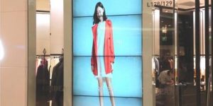 4x1-embedded-lcd-video-wall-retail