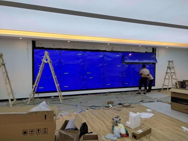 front-hydraulic-installation-lcd-video-wall