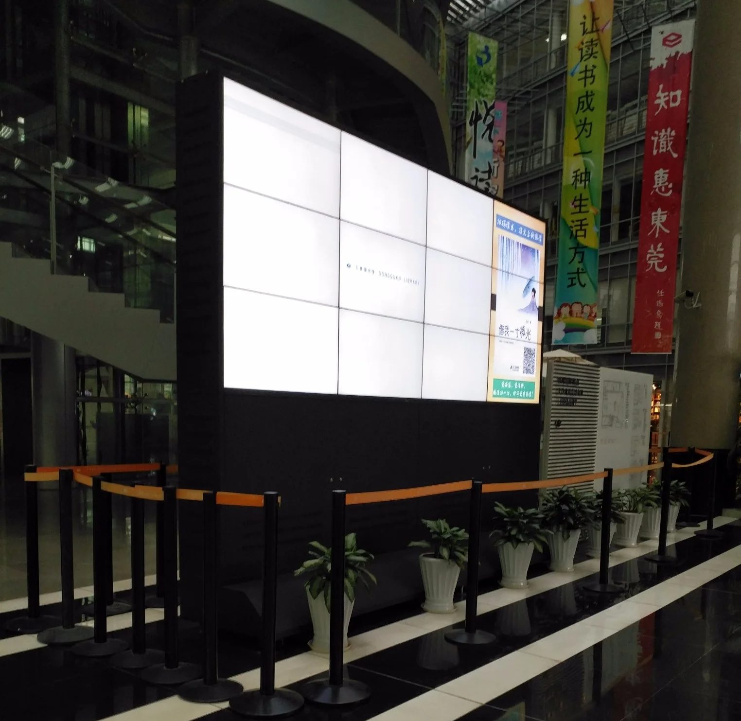 55inch lcd video wall with narrow bezel.webp (2)